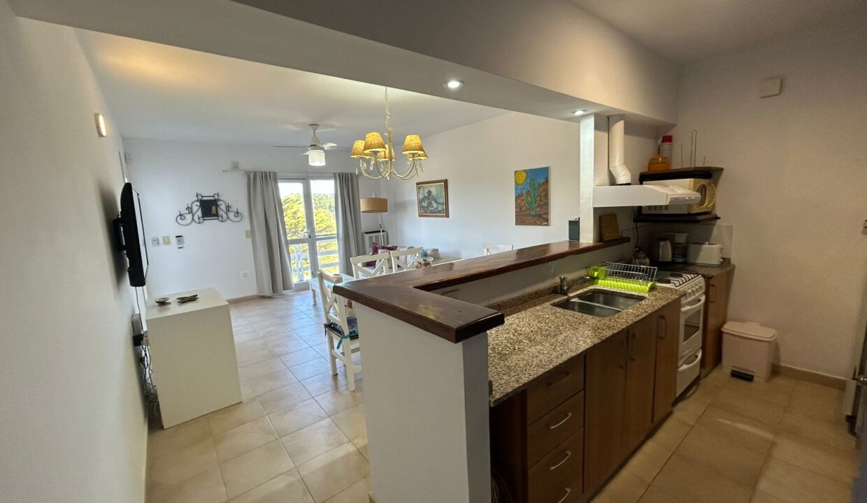 ad741c86-edf7-426e-a161-6f5350372717